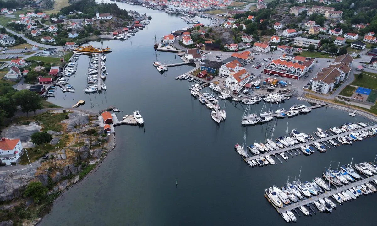 {"base": "en", "no": "Den s\u00f8rlige innseilingen til Hamburgsund.", "se": "Den s\u00f6dra infarten till Hamburgsund.", "en": "The southern approach to Hamburgsund.", "da": "Den sydlige tilgang til Hamburgsund."}
