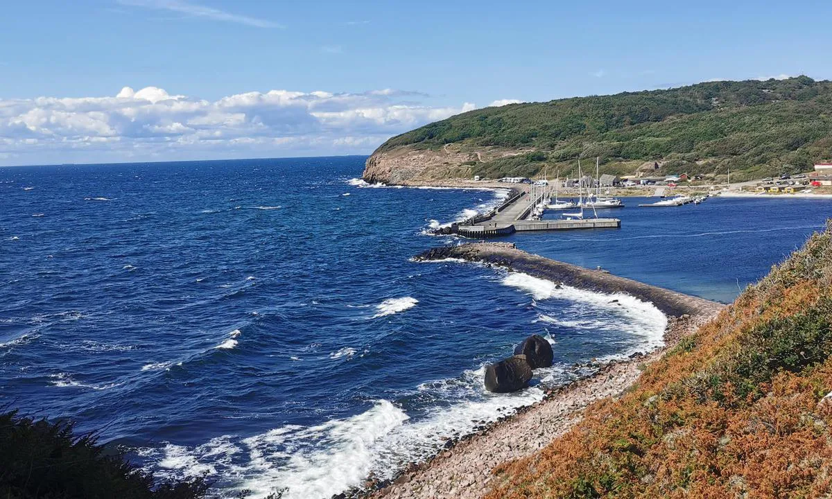 {"base": "da", "no": "Hammerhavn", "se": "Hammerhamn", "en": "Hammerhavn", "da": "Hammerhavn", "fr": "Port du Marteau", "de": "<p><strong>Haf-an-Leitfaden f\u00fcr Segler</strong></p><p>Hammerhavn</p>", "es": "Puerto de Hammer", "it": "Porto di Hammerhavn", "pt": "Porto de Hammerhavn", "nl": "Hammerhavn", "pl": "Hammerhavn", "uk": "\u0413\u0430\u0432\u0430\u043d\u044c \u0413\u0430\u043c\u043c\u0435\u0440", "ro": "Portul Hammer", "tr": "Hammerhavn", "el": "\u03a7\u03b1\u03bc\u03b5\u03c1\u03c7\u03ac\u03b2\u03bd", "cs": "Hammerhavnen", "hu": "Hammerhavn", "fi": "Hammarika", "bg": "\u041f\u0440\u0438\u0441\u0442\u0430\u043d\u0438\u0449\u0435 \u0425\u0430\u043c\u0435\u0440", "sr": "\u041f\u0440\u0438\u0441\u0442\u0430\u043d\u0438\u0448\u0442\u0435 \u0425\u0430\u043c\u0435\u0440", "et": "Hammerhana", "lv": "Hammerhavn", "lt": "Hammerhavn"}