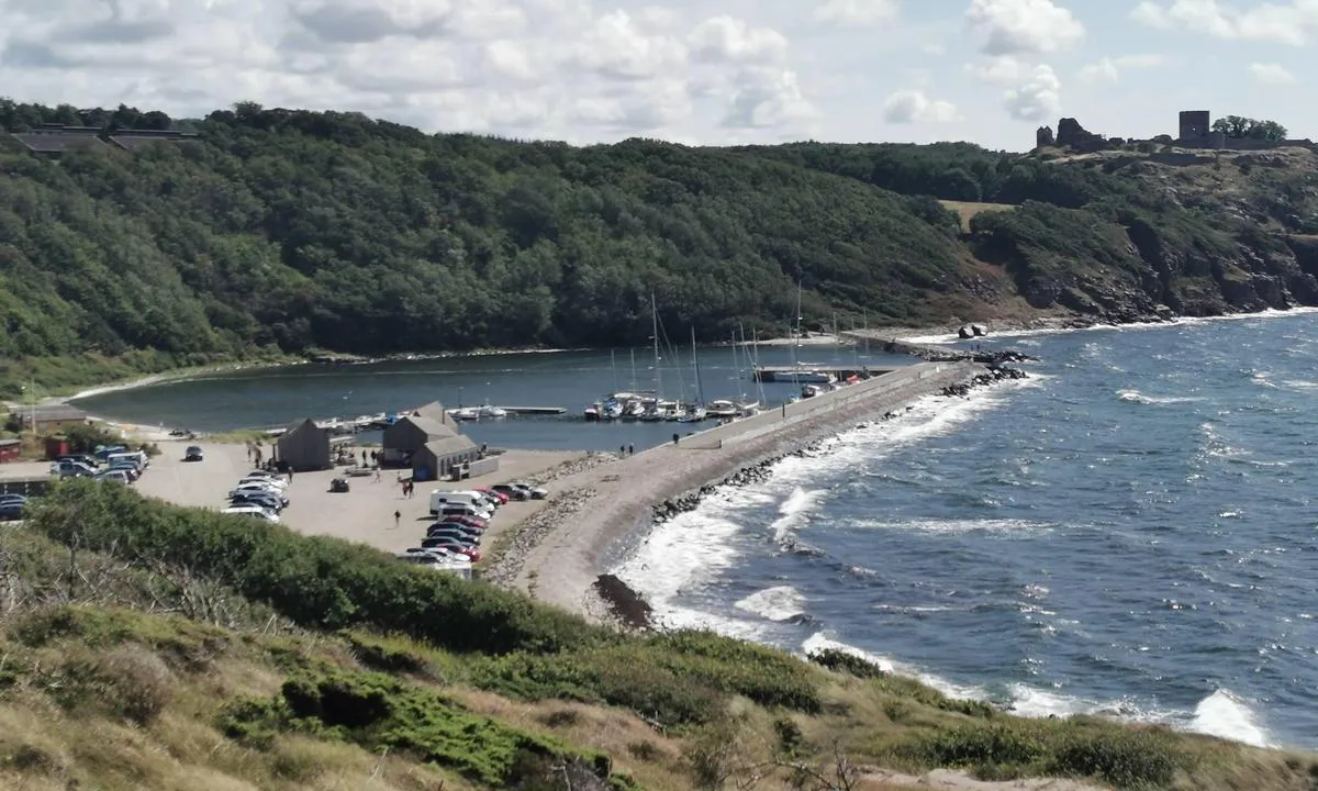 {"base": "da", "no": "Hammerhavn", "se": "Hammerhamn", "en": "Hammer Harbour", "da": "Hammerhavn", "fr": "Port-de-Hammer", "de": "Hammerhafen", "es": "Puerto de Hammer", "it": "Hammerhavn", "pt": "<h1>Porto de Hammerhavn</h1>", "nl": "Hammerhavn", "pl": "Hammerhavn", "uk": "\u0413\u0430\u0432\u0430\u043d\u044c \u0413\u0430\u043c\u043c\u0435\u0440", "ro": "Portul Hammer", "tr": "Hammerhavn", "el": "\u039b\u03b9\u03bc\u03ac\u03bd\u03b9 \u03c4\u03bf\u03c5 Hammer", "cs": "Hammerhavn", "hu": "Hammerhavn", "fi": "Hammerhavn", "bg": "\u041f\u0440\u0438\u0441\u0442\u0430\u043d\u0438\u0449\u0435 Hammerhavn", "sr": "Hamerhavn", "et": "Hammerhavn", "lv": "Hammerhavn", "lt": "Hammerhavn"}