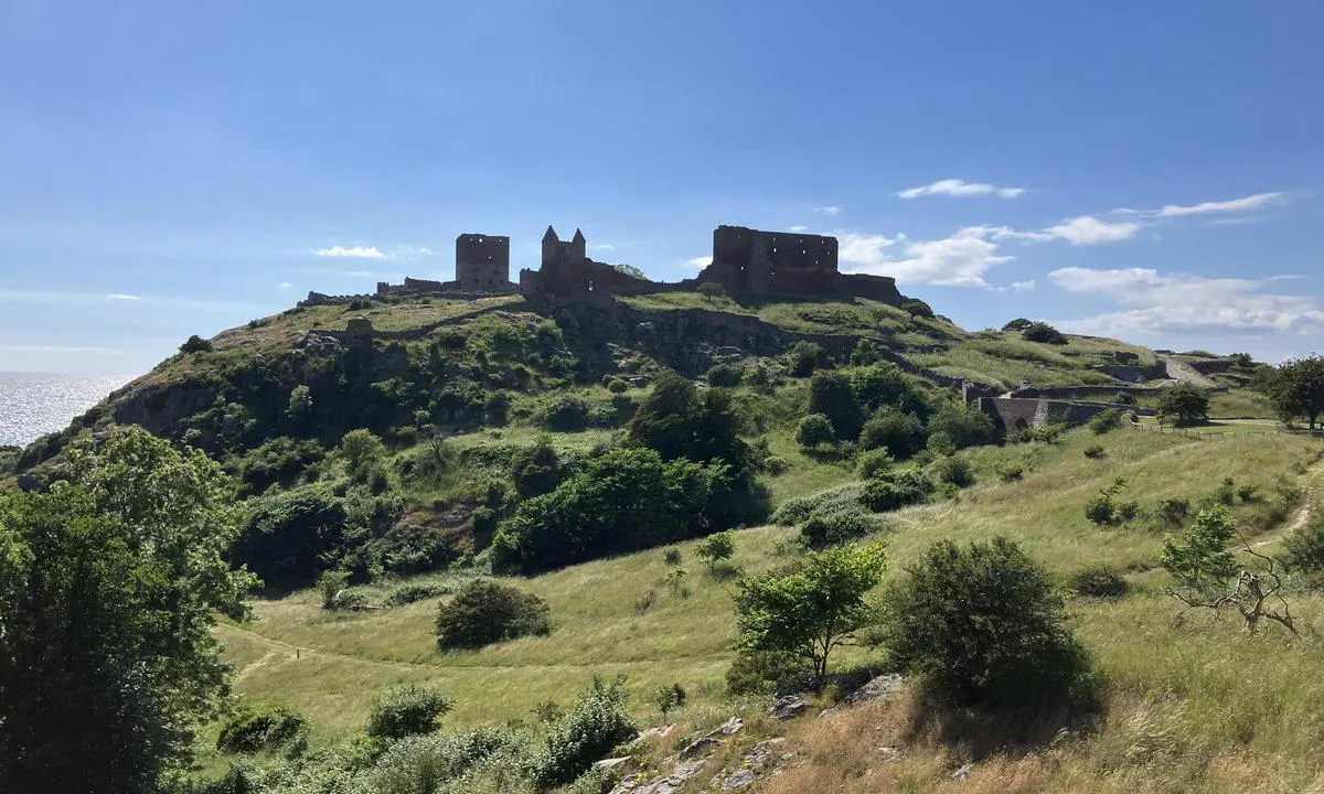 Hammerhavn - Allinge: {"base": "da", "no": "Hammershus middelalderborg", "se": "Hammershus medeltida borg", "en": "Hammershus medieval castle", "da": "Hammershus middelalderborg"}