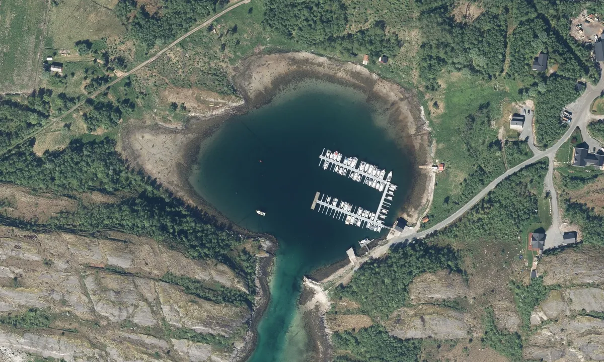 Flyfoto av Hamna - Tjongsfjorden