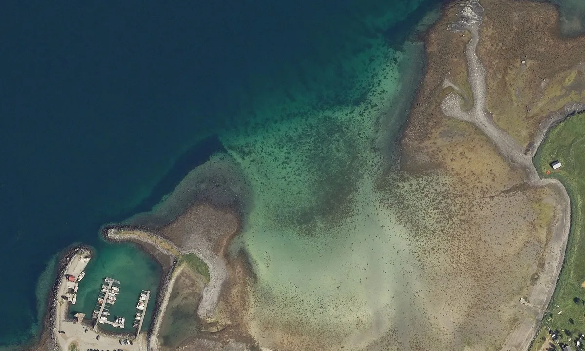 Flyfoto av Hamneidet Småbåthavn