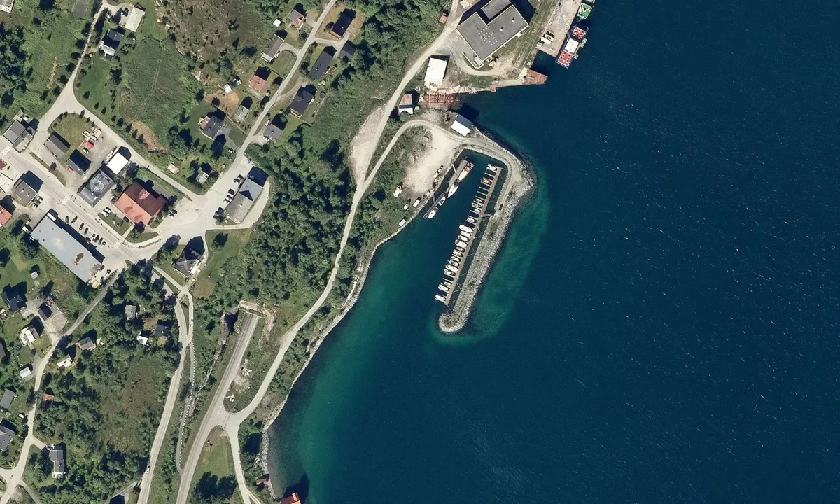 Flyfoto av Hamnvik Småbåthavn