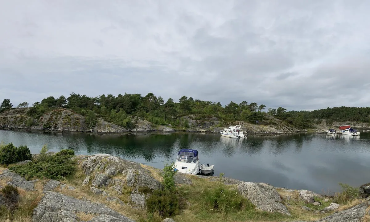 Hampholmene, Indre Maløya: Bilde er tatt fra Lille Hampholmen og viser Lille Hampholmsund og Store Hampholmen