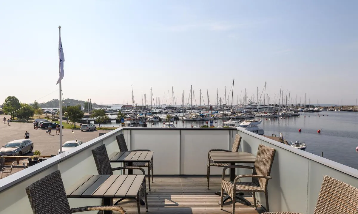 Hangö - Östra hamnen: {"base": "en", "no": "Utsikt fra badstuterrassen, HSF Marine", "se": "Vy fr\u00e5n bastuterrassen, HSF Marine", "en": "View from Sauna terrace, HSF Marine", "da": "Udsigt fra sauna terrasse, HSF Marine"}