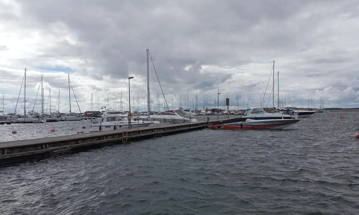 Hangö - Östra hamnen: Main pier, left hand - you can make prereservation.
