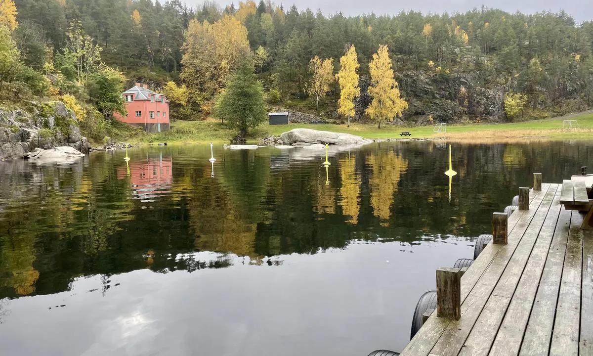 Håøybukta: {"base": "no", "no": "Dypt ytterst p\u00e5 denne kaia", "se": "Djupt l\u00e4ngst ut p\u00e5 denna kajen", "en": "Deep at the outer end of this pier", "da": "Dyb yderst p\u00e5 denne kaj", "fr": "Profondeur \u00e0 l'extr\u00e9mit\u00e9 ext\u00e9rieure de ce quai", "de": "Tief am \u00e4u\u00dfersten Ende dieses Kais", "es": "Profundo en el extremo de este muelle", "it": "Profondo all'estremit\u00e0 di questo molo", "pt": "Profundo na extremidade exterior deste cais", "nl": "Diep aan de buitenkant van deze kade", "pl": "G\u0142\u0119boko na ko\u0144cu tego nabrze\u017ca", "uk": "\u0413\u043b\u0438\u0431\u043e\u043a\u043e \u043d\u0430 \u043a\u0456\u043d\u0446\u0456 \u0446\u044c\u043e\u0433\u043e \u043f\u0456\u0440\u0441\u0430", "ro": "Ad\u00e2nc \u00een exteriorul acestui chei", "tr": "Bu iskelenin en u\u00e7 noktas\u0131nda derin", "el": "\u0392\u03b1\u03b8\u03cd \u03c3\u03c4\u03bf \u03b5\u03be\u03c9\u03c4\u03b5\u03c1\u03b9\u03ba\u03cc \u03ac\u03ba\u03c1\u03bf \u03b1\u03c5\u03c4\u03ae\u03c2 \u03c4\u03b7\u03c2 \u03c0\u03c1\u03bf\u03b2\u03bb\u03ae\u03c4\u03b1\u03c2", "cs": "Hluboko na konci tohoto mola", "hu": "A k\u00fcls\u0151 m\u00f3l\u00f3n m\u00e9ly v\u00edz", "fi": "Syv\u00e4\u00e4 t\u00e4m\u00e4n laiturin ulkop\u00e4\u00e4ss\u00e4", "bg": "\u0414\u044a\u043b\u0431\u043e\u043a\u043e \u0432 \u043a\u0440\u0430\u044f \u043d\u0430 \u0442\u043e\u0432\u0430 \u043a\u0435\u0439\u0447\u0435", "sr": "\u0414\u0443\u0431\u043e\u043a\u043e \u043d\u0430 \u043a\u0440\u0430\u0458\u0443 \u043e\u0432\u043e\u0433 \u043f\u0440\u0438\u0441\u0442\u0430\u043d\u0438\u0448\u0442\u0435", "et": "S\u00fcgav sadamakai otsas", "lv": "Dzi\u013ci pie \u0161\u012bs piest\u0101tnes \u0101rmalas", "lt": "Giliausia \u0161io prieplaukos dalis"}
