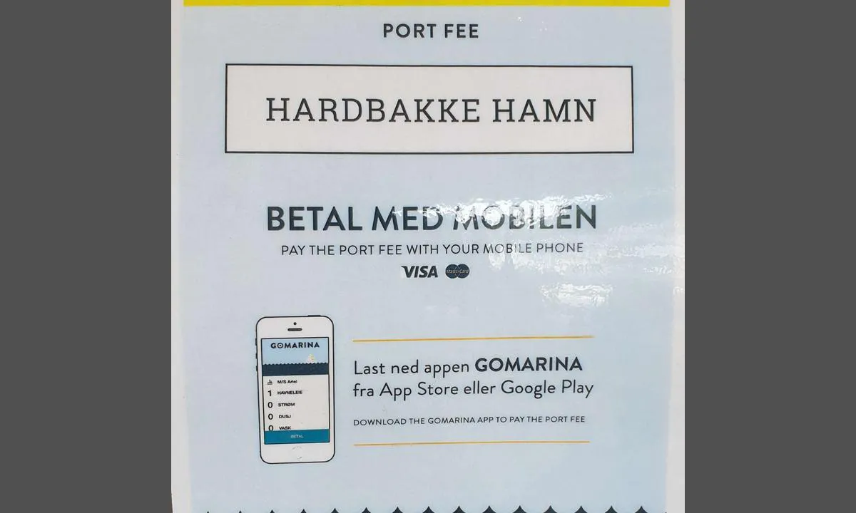 Hardbakke Hamn: {"base": "no", "no": "Bilde av plakat juli 2021", "se": "Bild av plakat juli 2021", "en": "Image of poster July 2021", "da": "Billede af plakat juli 2021"}