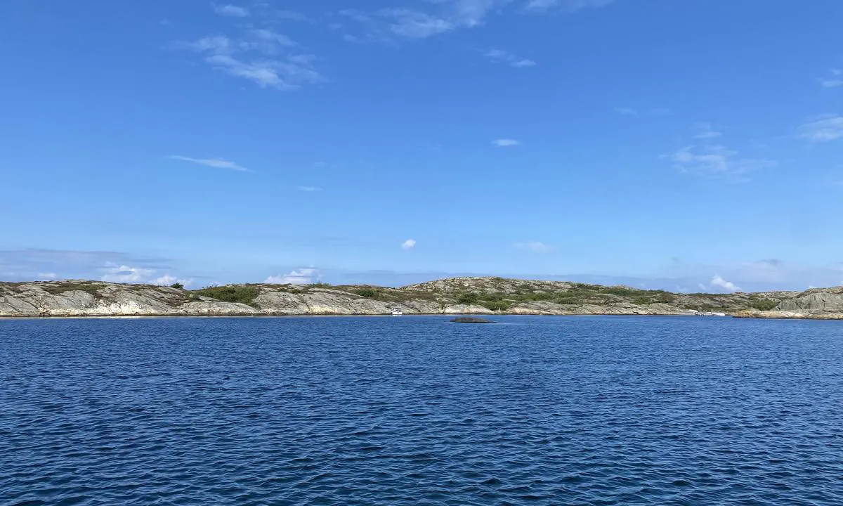 Härön - Hisingsviken: {"base": "no", "no": "Mot vest", "se": "Mot v\u00e4st", "en": "Towards the west", "da": "Mod vest"}