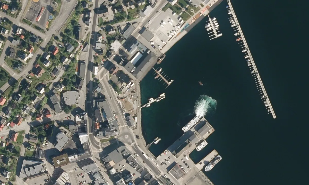Flyfoto av Harstad Gjestehavn