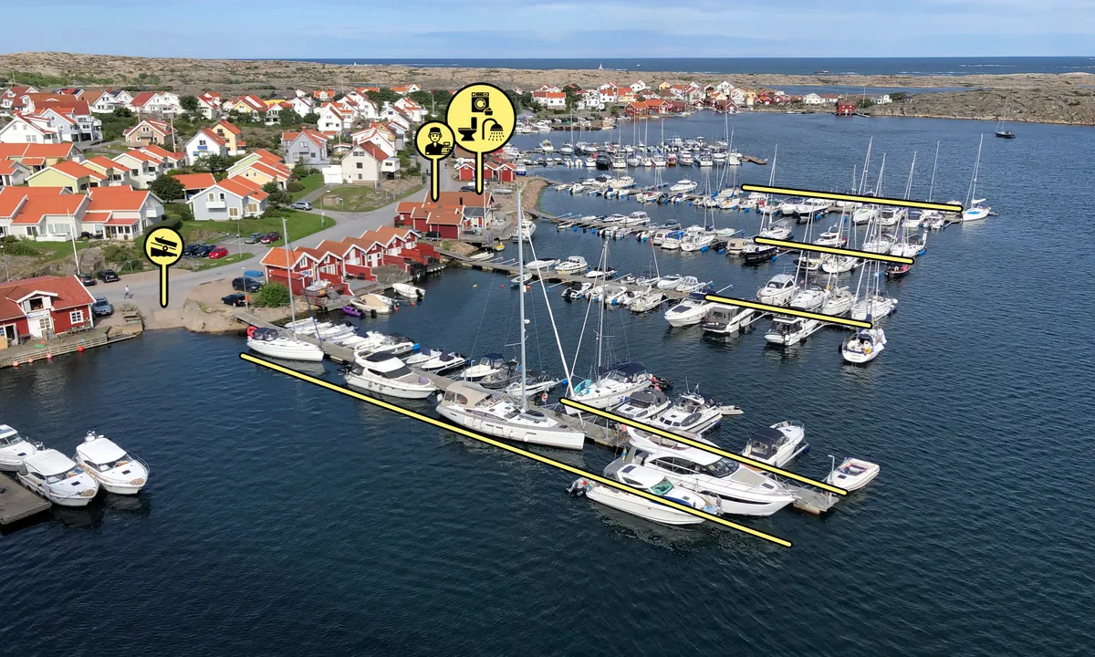 Hasselösund Gästhamn: {"base": "en", "no": "Langside fort\u00f8yning ved flytebrygga i Hassel\u00f6sund", "se": "F\u00f6rt\u00f6jning l\u00e5ngsides vid den flytande bryggan i Hassel\u00f6sund", "en": "Alongside mooring on the floating jetty in Hassel\u00f6sund", "da": "Langsides fort\u00f8jning ved den flydende bro i Hassel\u00f6sund"}