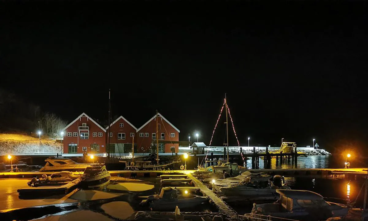 Hasselvika: {"base": "en", "no": "Foto: (c) Tommy Hassel", "se": "Foto: (c) Tommy Hassel", "en": "Photo: (c) Tommy Hassel", "da": "Foto: (c) Tommy Hassel"}