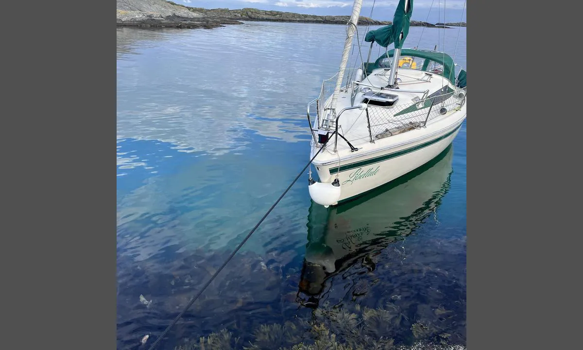 Håstein: {"base": "no", "no": "Sandbunn til ankeret", "se": "Sandbotten f\u00f6r ankaret", "en": "Sand bottom for the anchor", "da": "Sandbund til ankeret"}