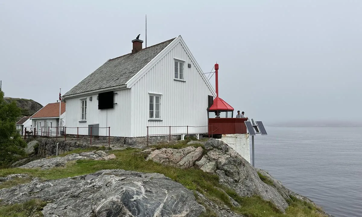 Hattholmen: {"base": "no", "no": "Hatholmen fyr. 20/8-2023.", "se": "Hatholmen fyr. 20/8-2023.", "en": "Hatholmen lighthouse. 20/8-2023.", "da": "Hatholmen fyr. 20/8-2023."}
