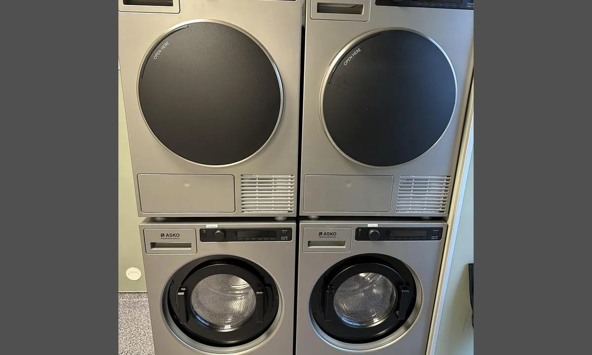 Haugesund - Smedasundet: {"base": "no", "no": "2xvaskemaskin og t\u00f8rketrommel", "se": "2xtv\u00e4ttmaskin och torktumlare", "en": "2x washing machine and dryer", "da": "2xvaskemaskine og t\u00f8rretumbler"}