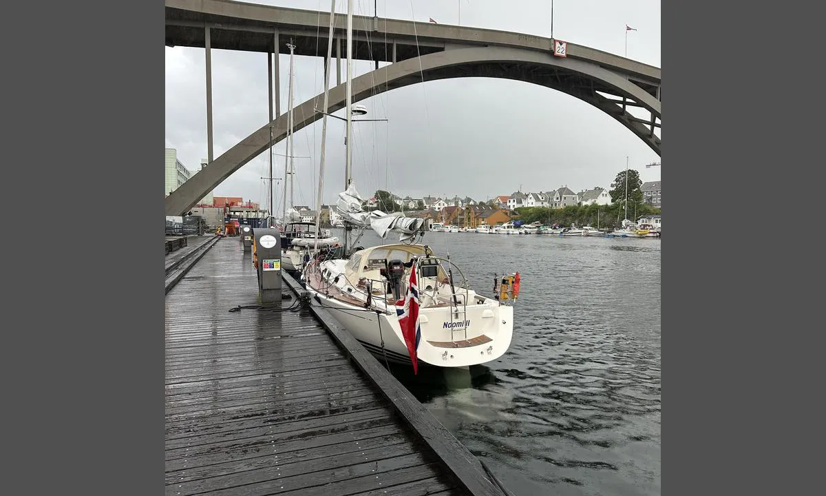 {"base": "no", "no": "Obligatorisk bilde fra Haugesund. God dybde ved brygga", "se": "Obligatorisk bild fr\u00e5n Haugesund. Bra djup vid bryggan", "en": "Mandatory picture from Haugesund. Good depth at the pier", "da": "Obligatorisk billede fra Haugesund. God dybde ved bryggen"}