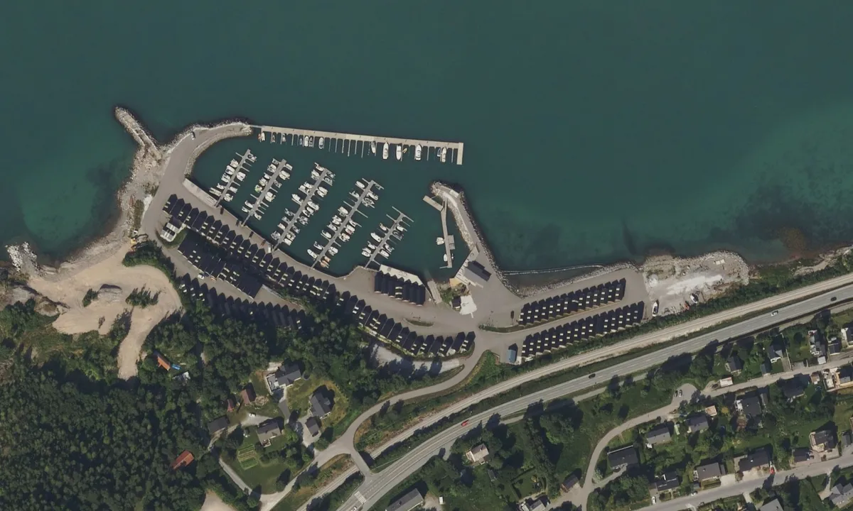 Flyfoto av Hauknes marina