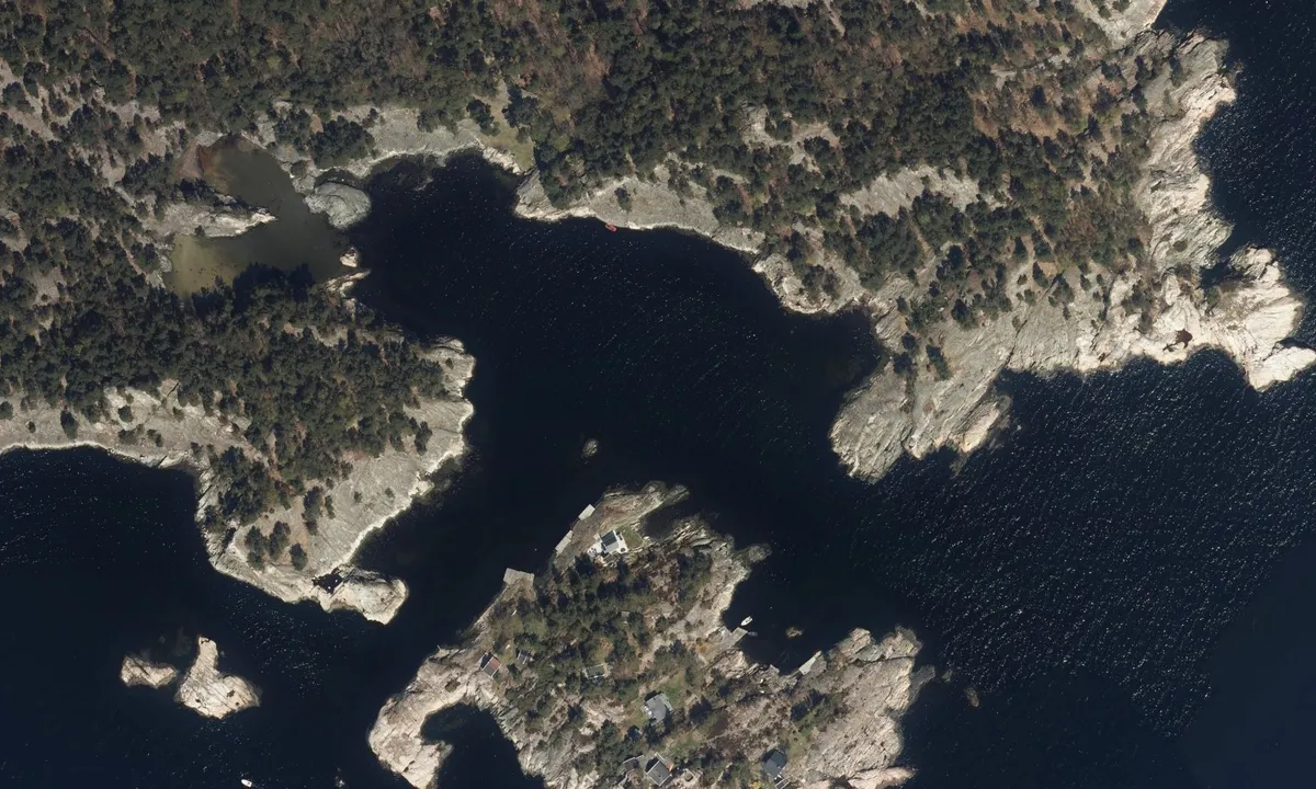Hestehodet - Bragdøya: Flyfoto av Havna 1