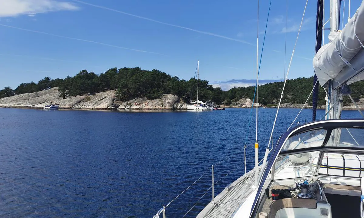 Hestehodet - Bragdøya: {"base": "no", "no": "Utsikt mot vest", "se": "Utsikt mot v\u00e4st", "en": "View towards the west", "da": "Udsigt mod vest"}