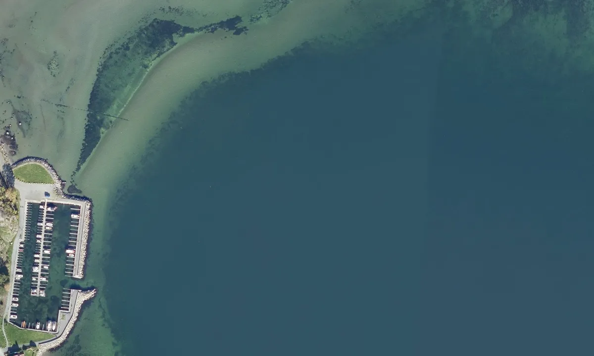 Nevlunghavn - svaibukt: Flyfoto av Havnebukta