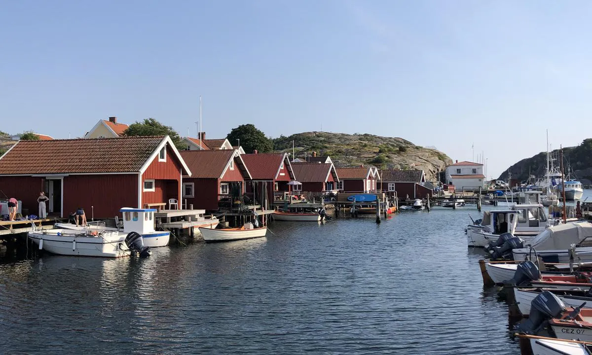 Havstenssund: Fra Havstensund drives aktivt fiske og det er hyggelige sjøboder på innsiden av de ytre kaiene.
