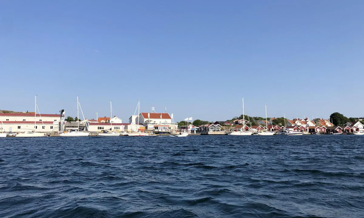 Havstenssund: I Havstensund er det gjestehavn på kaia midt i havna og på flytebryggene i nord. Longside fortøying begge steder.