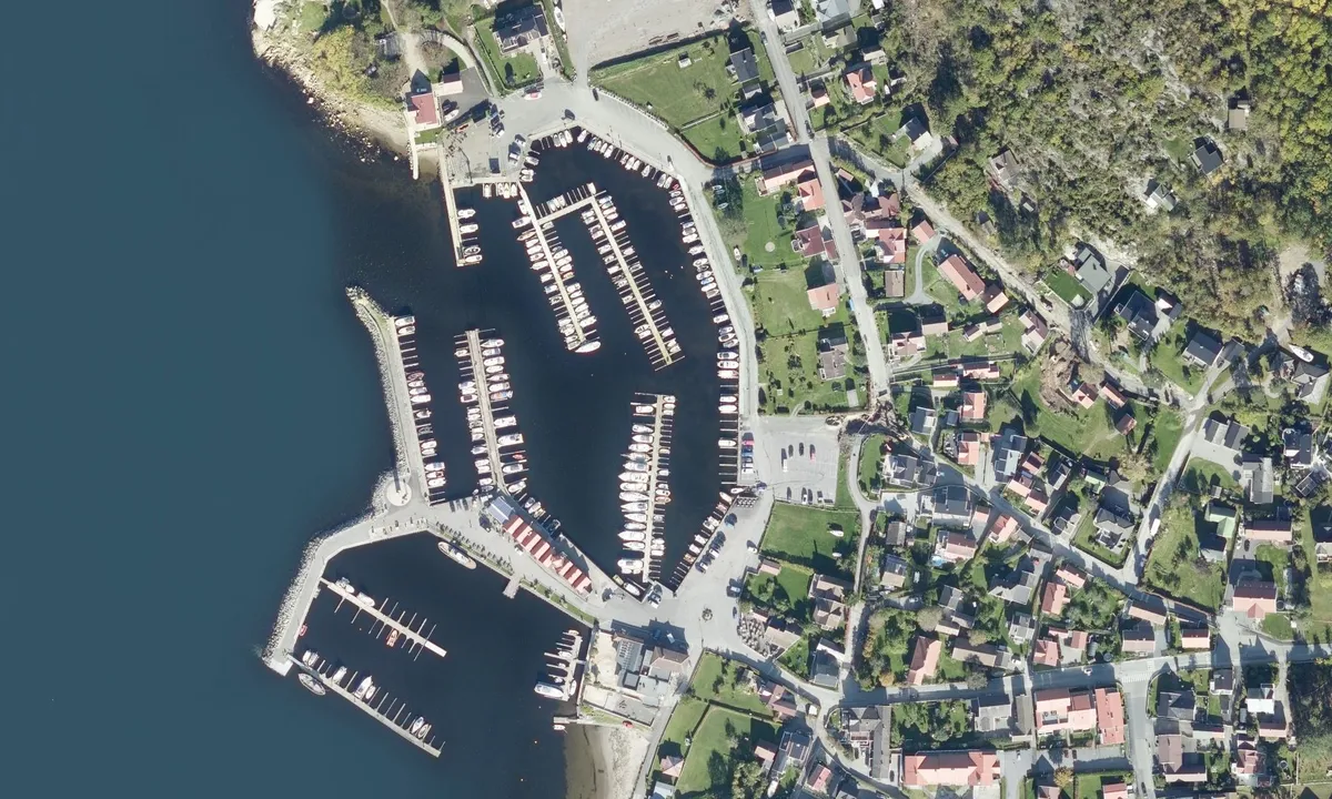 Flyfoto av Helgeroa Båthavn