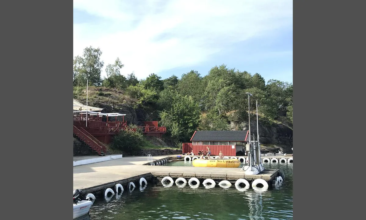 Helgøysund Marina: Gøy med vanntrampoline.