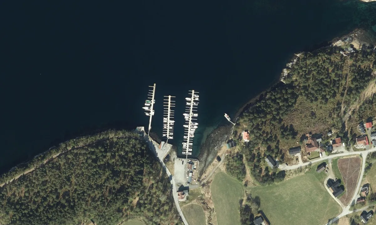 Flyfoto av Hellandsjøen Båthavn