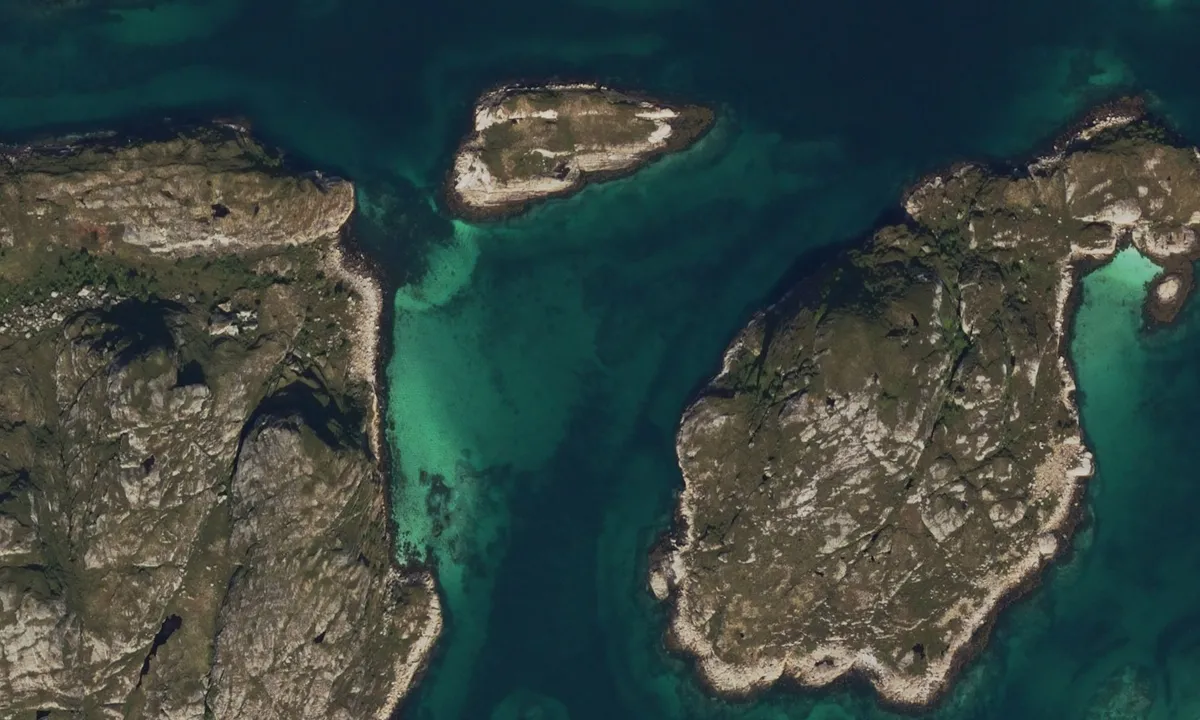 Flyfoto av Helløykalven