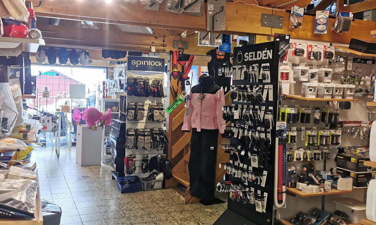 Helsingør Nordhavn: {"base": "de", "no": "Marineshop Helsing\u00f8r Nordhavn godt utvalg", "se": "Marineshop Helsing\u00f8r Nordhavn bra utbud", "en": "Marine shop Helsing\u00f8r Nordhavn good selection", "da": "Marinebutik Helsing\u00f8r Nordhavn godt udvalg", "fr": "Magasin marin Helsing\u00f8r Nordhavn bon choix", "de": "Marineshop Helsing\u00f8r Nordhavn gute Auswahl", "es": "Tienda marina Helsing\u00f8r Nordhavn buena selecci\u00f3n", "it": "Marineshop Helsing\u00f8r Nordhavn buona scelta", "pt": "Loja marinha Helsing\u00f8r Nordhavn boa sele\u00e7\u00e3o", "nl": "Marinewinkel Helsing\u00f8r Nordhavn goede selectie", "pl": "Sklep \u017ceglarski Helsing\u00f8r Nordhavn dobry wyb\u00f3r", "uk": "\u041c\u043e\u0440\u0441\u044c\u043a\u0438\u0439 \u043c\u0430\u0433\u0430\u0437\u0438\u043d Helsing\u00f8r Nordhavn \u0445\u043e\u0440\u043e\u0448\u0438\u0439 \u0432\u0438\u0431\u0456\u0440", "ro": "Marineshop Helsing\u00f8r Nordhavn selec\u021bie bun\u0103", "tr": "Marinezshop Helsing\u00f8r Nordhavn iyi se\u00e7im", "el": "\u039c\u03b1\u03b3\u03b1\u03b6\u03af \u039d\u03b1\u03c5\u03c4\u03b9\u03ba\u03ce\u03bd \u0395\u03b9\u03b4\u03ce\u03bd Helsing\u00f8r Nordhavn \u03ba\u03b1\u03bb\u03ae \u03b5\u03c0\u03b9\u03bb\u03bf\u03b3\u03ae", "cs": "Marineshop Helsing\u00f8r Nordhavn dobr\u00fd v\u00fdb\u011br", "hu": "Marineshop Helsing\u00f8r Nordhavn j\u00f3 v\u00e1laszt\u00e9k", "fi": "Marineshop Helsing\u00f8r Nordhavn hyv\u00e4 valikoima", "bg": "\u041c\u043e\u0440\u0441\u043a\u0438 \u043c\u0430\u0433\u0430\u0437\u0438\u043d \u0425\u0435\u043b\u0441\u0438\u043d\u0433\u044c\u043e\u0440 \u0421\u0435\u0432\u0435\u0440\u043d\u043e \u043f\u0440\u0438\u0441\u0442\u0430\u043d\u0438\u0449\u0435 \u0434\u043e\u0431\u044a\u0440 \u0438\u0437\u0431\u043e\u0440", "sr": "Marine shop Helsing\u00f8r Nordhavn dobar izbor", "et": "Marineshop Helsing\u00f8r Nordhavn hea valik", "lv": "Marineshop Helsing\u00f8r Nordhavn laba izv\u0113le", "lt": "Marineshop Helsing\u00f8r Nordhavn geras pasirinkimas"}