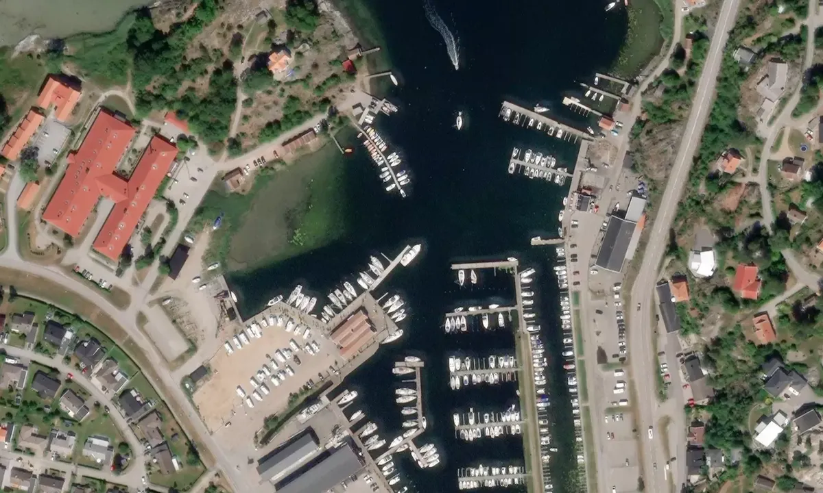 Flyfoto av Henåns gästhamn - Henån