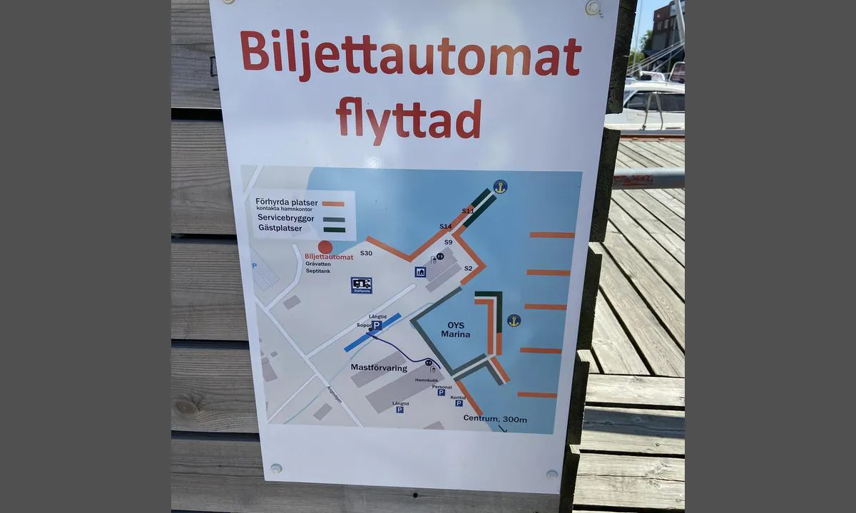 Henåns gästhamn - Henån: {"base": "en", "no": "Gr\u00f8nn: angir gjesteplasser - sv\u00e6rt begrenset", "se": "Gr\u00f6n: anger g\u00e4stplatser - mycket begr\u00e4nsat", "en": "Green : indicating guest places - very limited", "da": "Gr\u00f8n : angiver g\u00e6stepladser - meget begr\u00e6nset"}