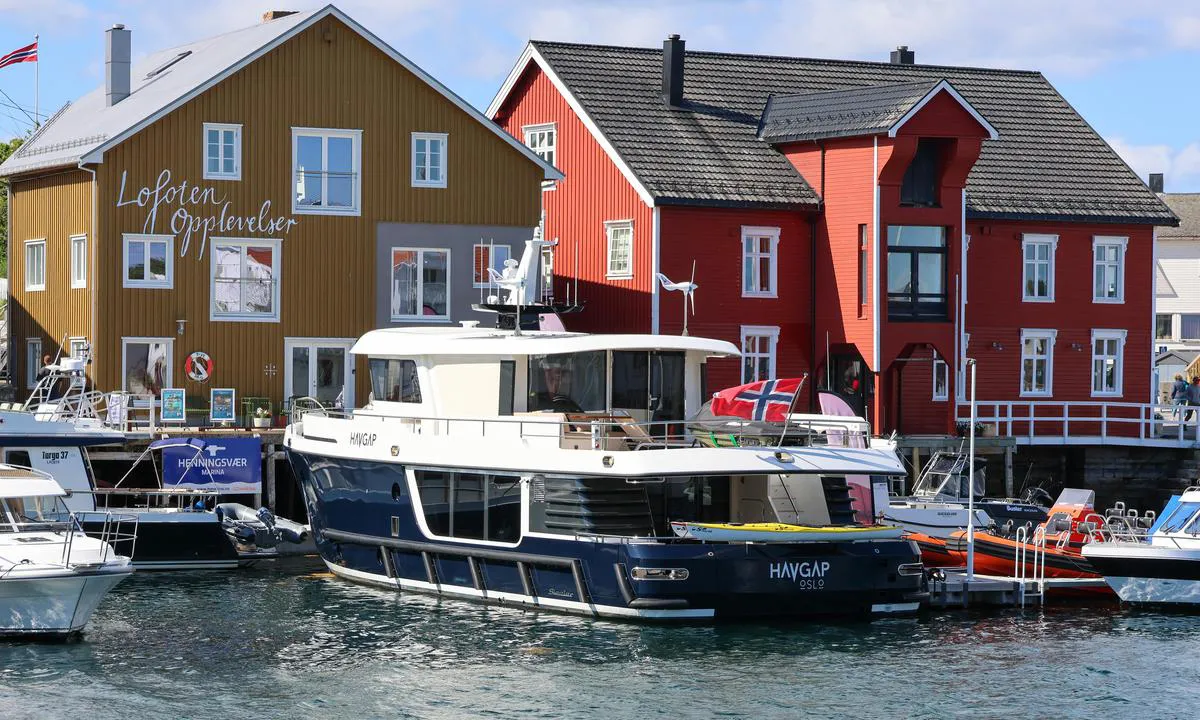 Henningsvær Marina: Possible to moor where the Havgap is and where the motorboat to the left is.