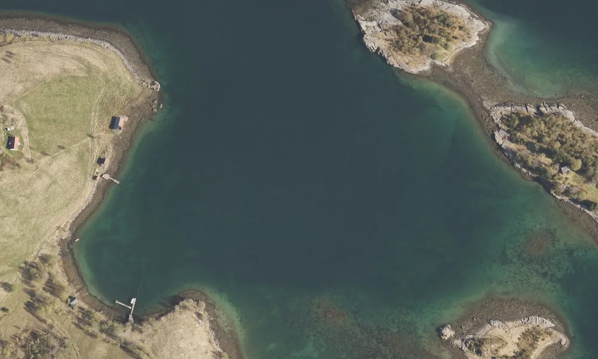 Flyfoto av Hennsetholmen