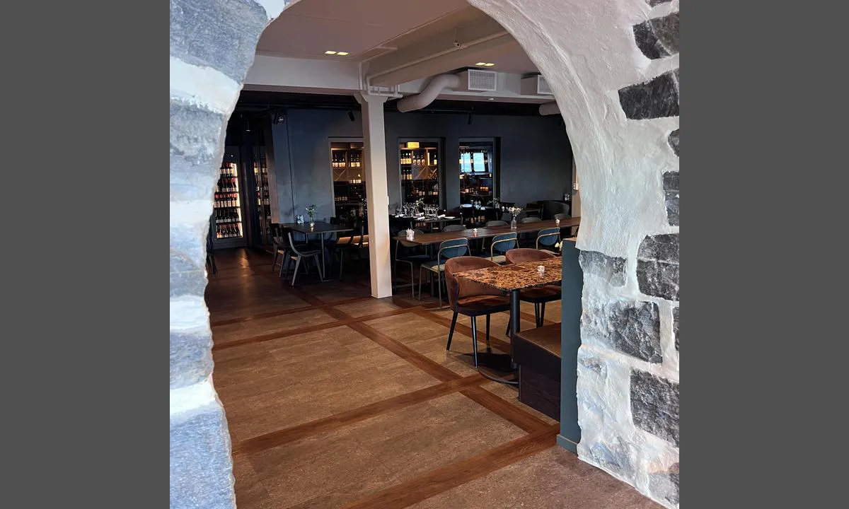 Herdla: {"base": "da", "no": "Fra Restauranten.", "se": "Fr\u00e5n Restaurangen.", "en": "From the Restaurant.", "da": "Fra Restauranten."}
