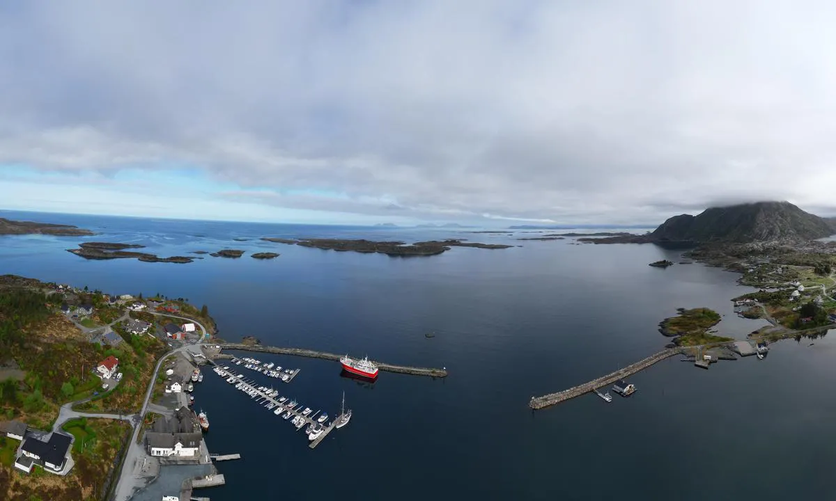 Herland Småbåthavn - Atløy: Harbour seen from south