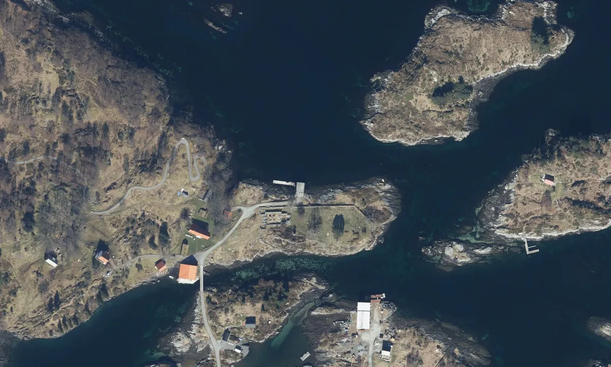 Flyfoto av Herøy gard