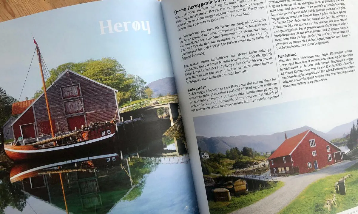 Herøy gard: {"base": "no", "no": "Du finn n\u00e6rare omtale av n\u00f8kkelstaden Her\u00f8y i Rune Nylund Larsen si bok \"Kystpilegrimsleia, sj\u00f8veien til Nidaros\".", "se": "Du finner n\u00e4rmare beskrivning av nyckelplatsen Her\u00f8y i Rune Nylund Larsens bok \"Kustpilgrimsleden, sj\u00f6v\u00e4gen till Nidaros\".", "en": "You can find a more detailed description of the key site Her\u00f8y in Rune Nylund Larsen's book 'Kystpilegrimsleia, the sea route to Nidaros'.", "da": "Du finder n\u00e6rmere omtale af n\u00f8glestedet Her\u00f8y i Rune Nylund Larsens bog \"Kystpilegrimsleia, s\u00f8vejen til Nidaros\"."}