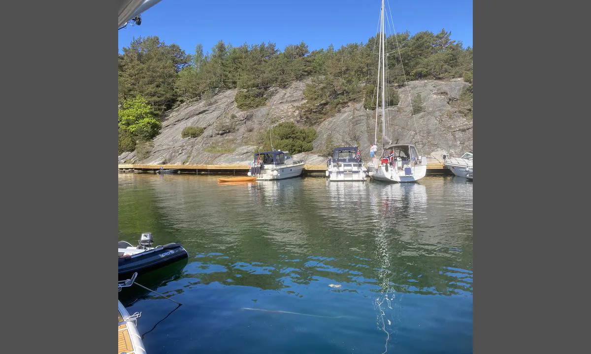 Hestholmbukta: Bryggeanlegget i nordvestre del av bukta.