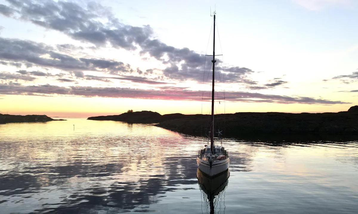 Hindøya: {"base": "no", "no": "Mot vest", "se": "Mot v\u00e4st", "en": "Toward west", "da": "Mod vest"}