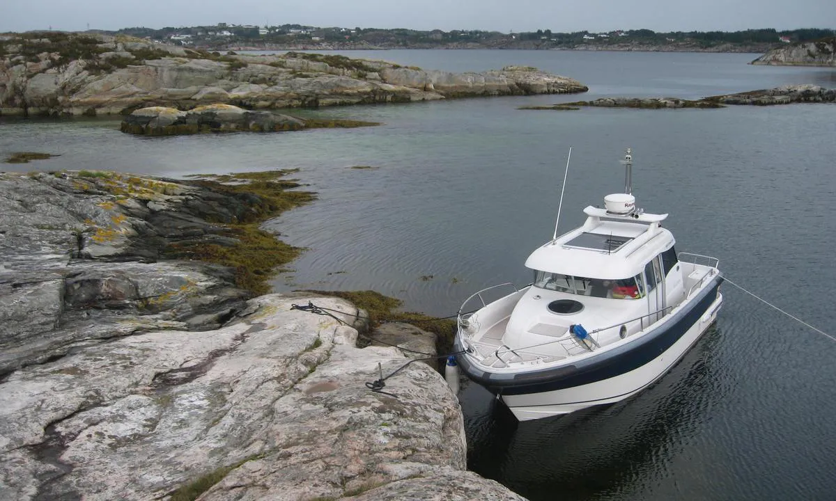 Hjelmo: Flotte svaberg ved lagunen.