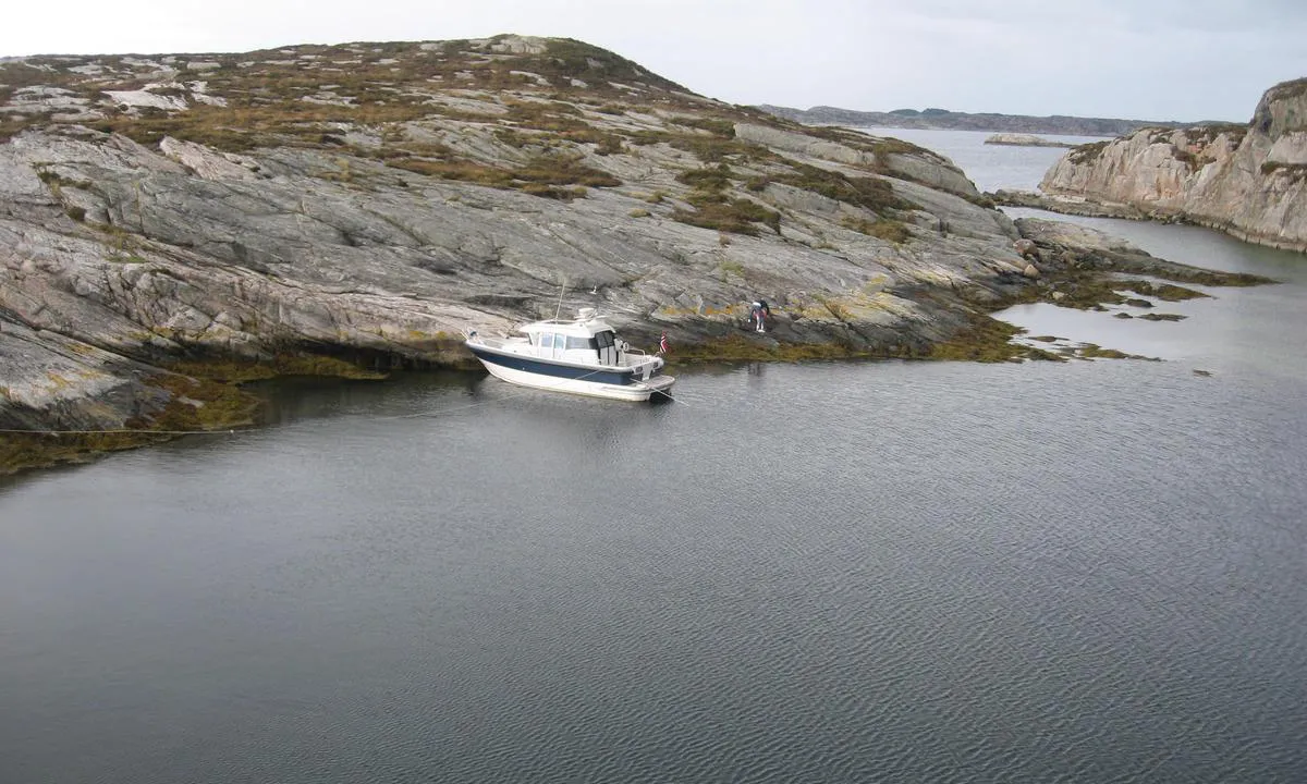 Hjelmo: Det er best å fortøye opp mot V/VNV siden i bukten.