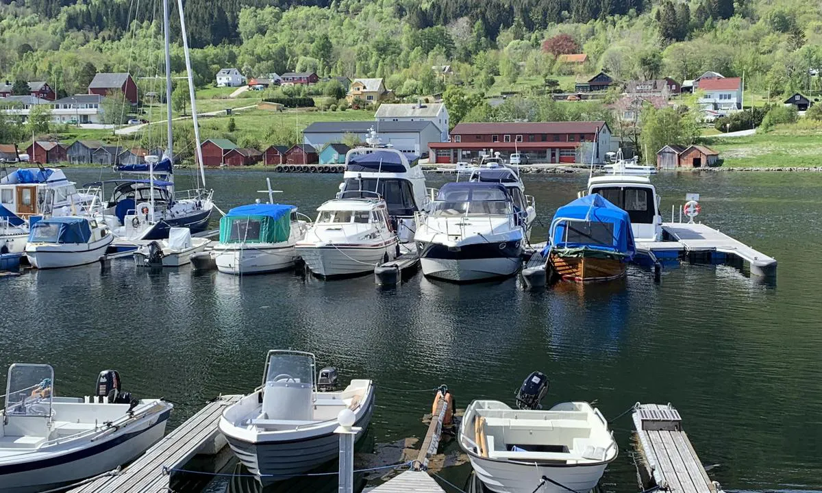 Hjørungavåg Gjestehavn: {"base": "no", "no": "Pir1 og pir2", "se": "Pir1 och Pir2", "en": "Pier 1 and Pier 2", "da": "Pirg1 og pirg2"}