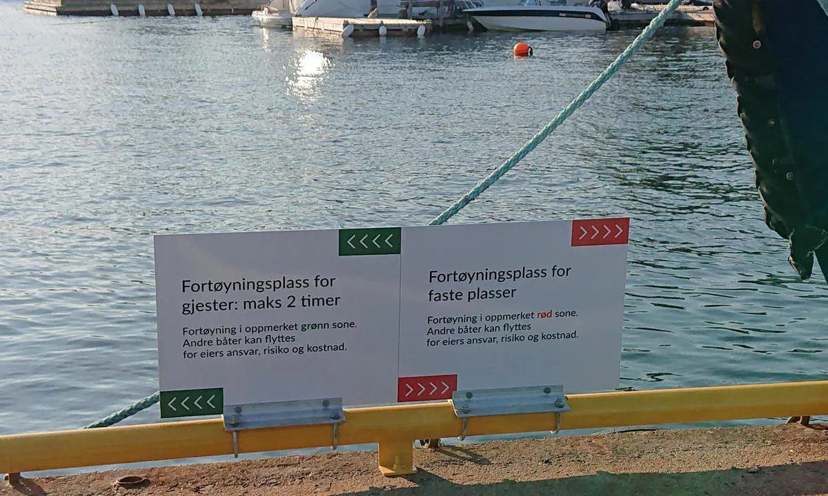 Høllen Brygge: {"base": "no", "no": "Soneinndeling p\u00e5 kaiomr\u00e5det.", "se": "Zonindelning p\u00e5 kajomr\u00e5det.", "en": "Zoning on the quay area.", "da": "Zoneinddeling p\u00e5 kajomr\u00e5det."}