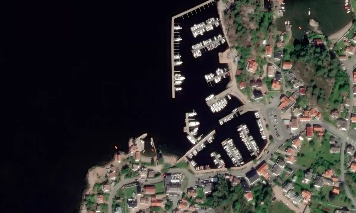 Flyfoto av Holmsbu Havn