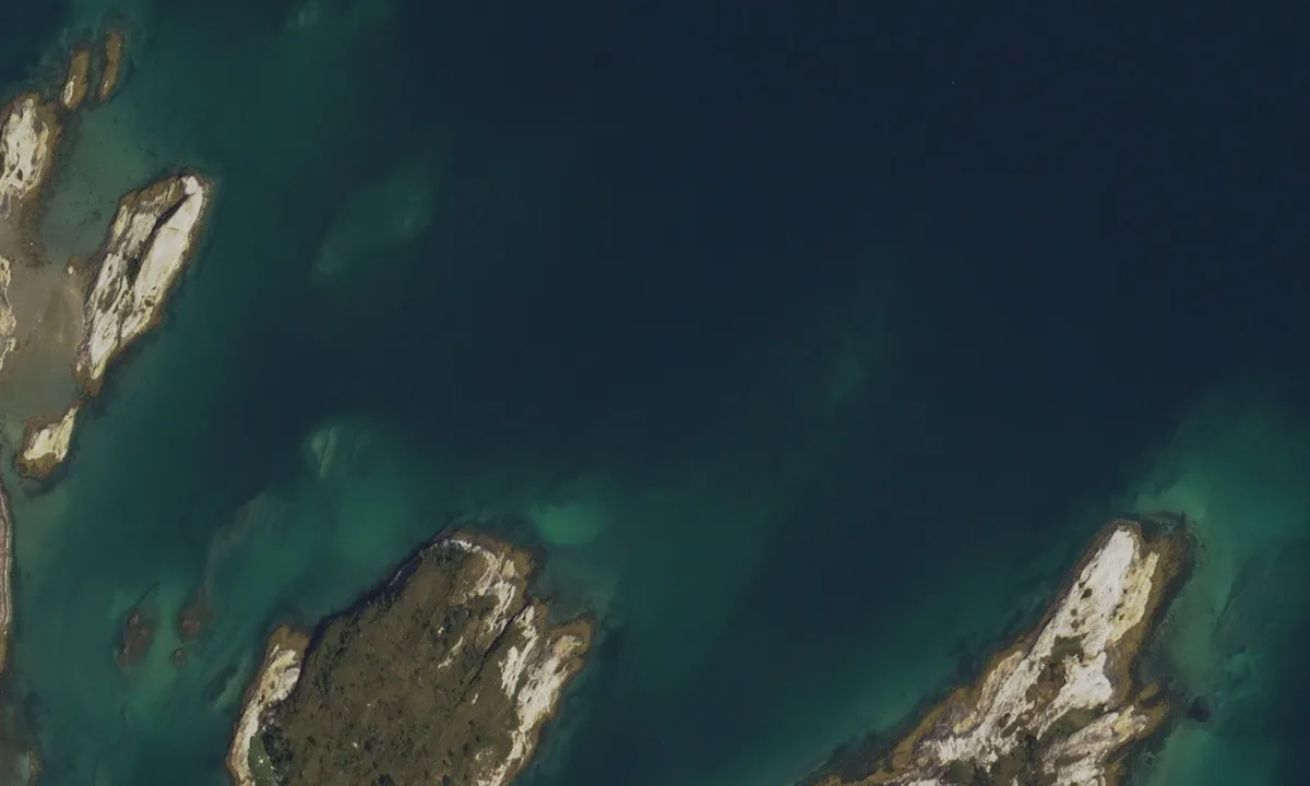 Flyfoto av Holmsundsøya