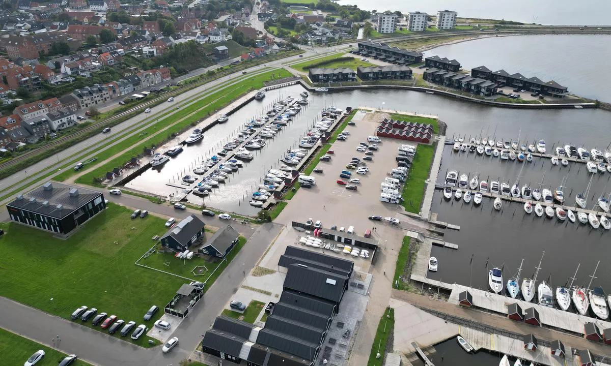 Holstebro-Struer Lystbådehavn: {"base": "no", "no": "Bro 4-5 og 6 inne til venstre", "se": "Brygga 4-5 och 6 inne till v\u00e4nster", "en": "Pier 4-5 and 6 inside to the left", "da": "Bro 4-5 og 6 inde til venstre"}