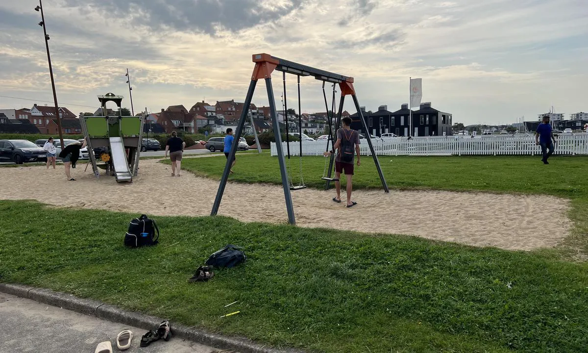 Holstebro-Struer Lystbådehavn: {"base": "no", "no": "Leikeplass", "se": "Lekplats", "en": "Playground", "da": "Legeplads"}