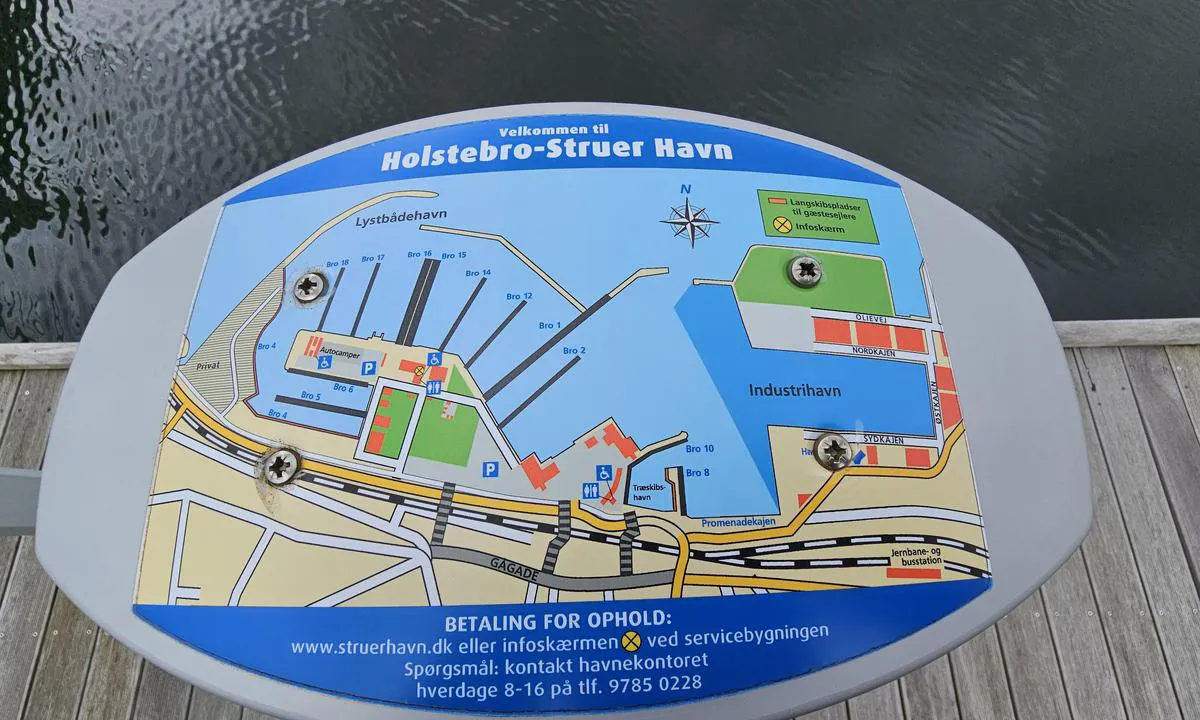 Holstebro-Struer Lystbådehavn: {"base": "no", "no": "Kart over havnen.", "se": "Karta \u00f6ver hamnen.", "en": "Map of the harbor.", "da": "Kort over havnen."}